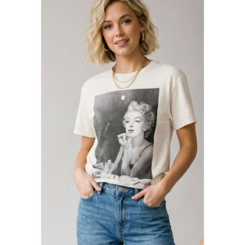 ✨ Marilyn Monroe Graphic Tee - Iconic Portrait - White - Size Small ✨